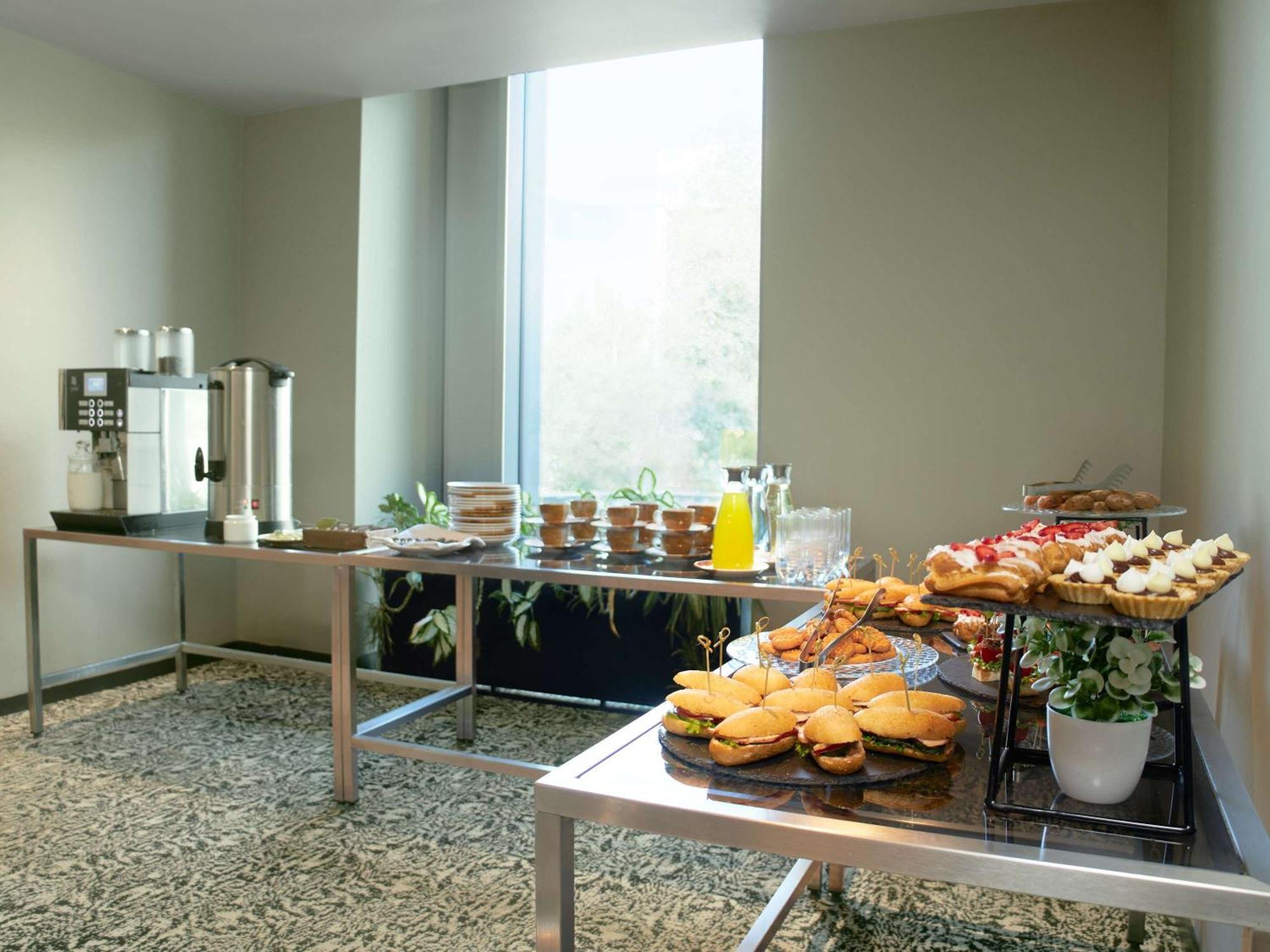 Novotel Living Almaty Jetisu Exterior foto
